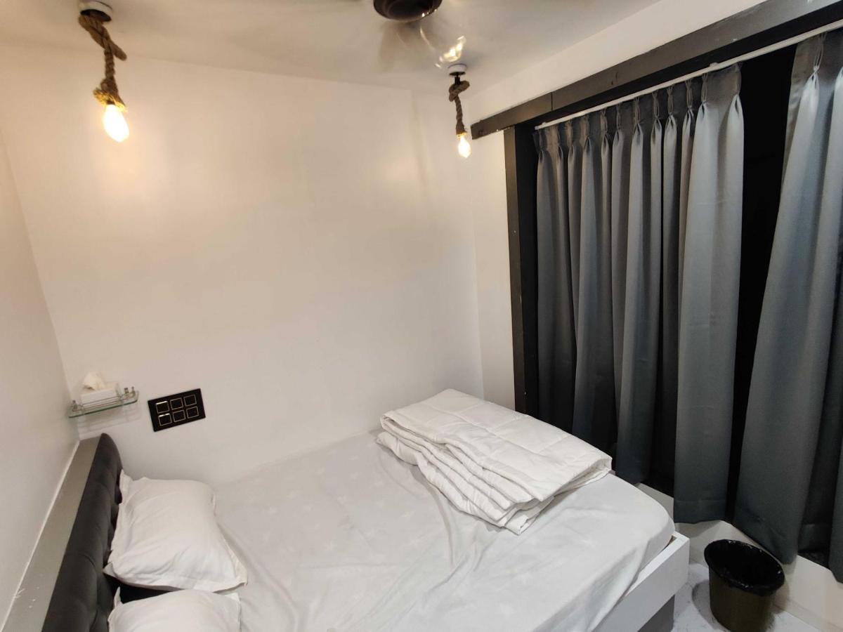 Oyo 91692 The You And Me Hotel Utrān Exteriör bild