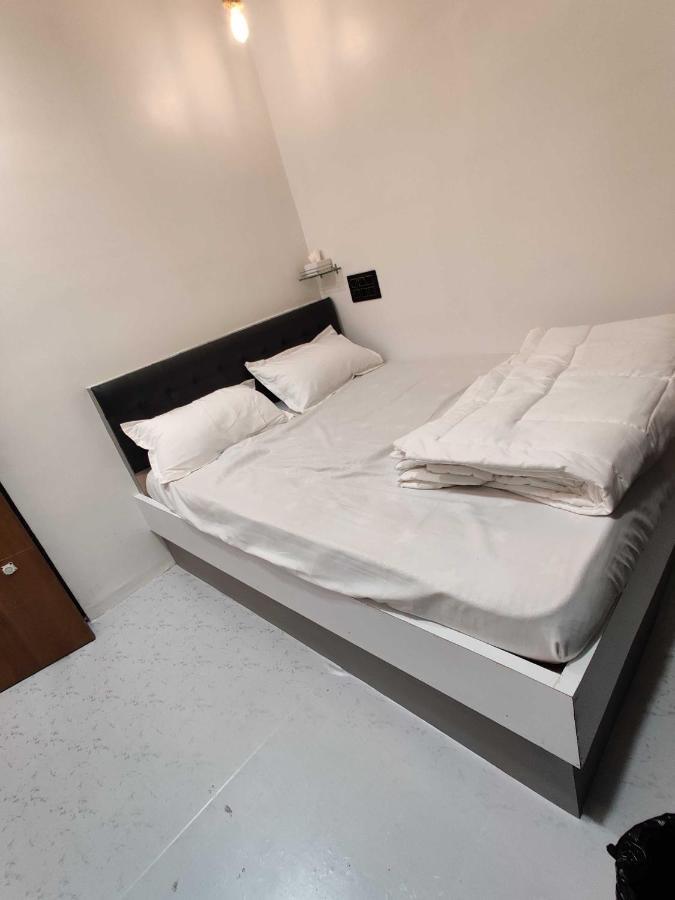 Oyo 91692 The You And Me Hotel Utrān Exteriör bild